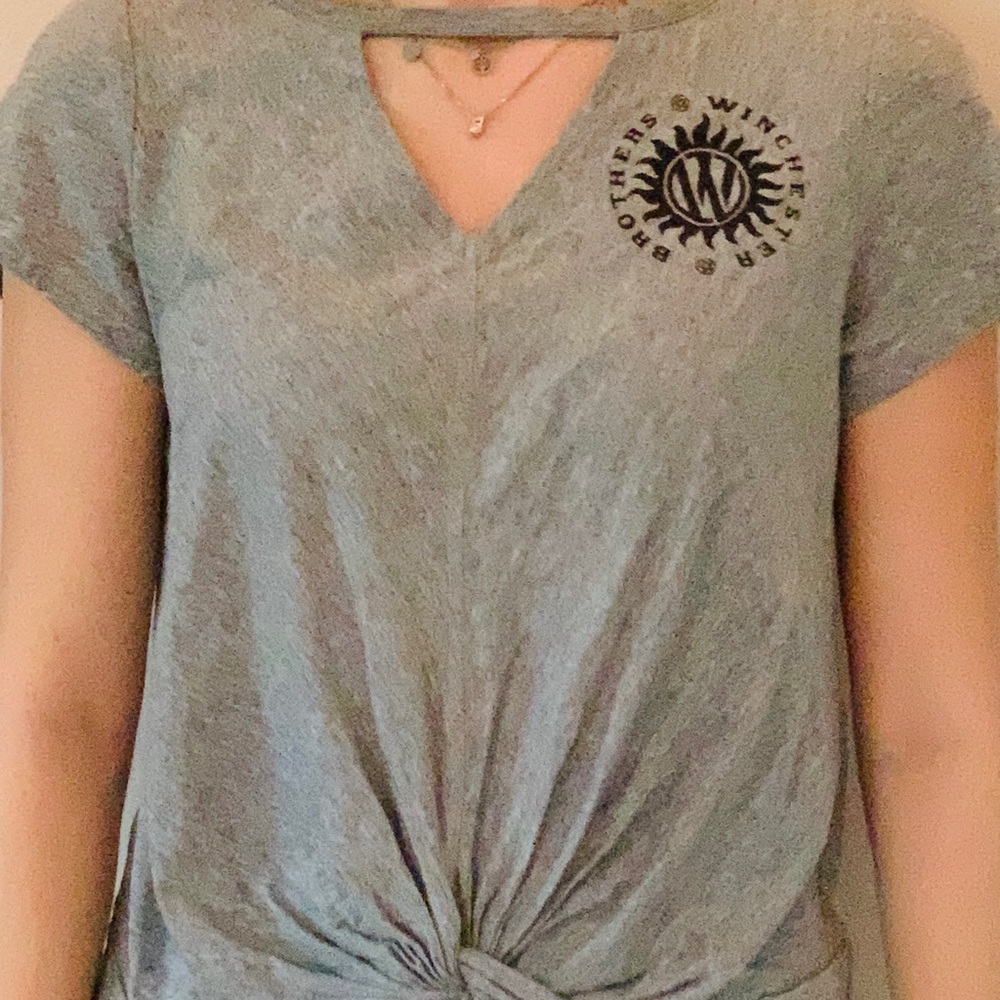 Triangle cut shirt with tide end